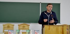 Письменник Євген Положій презентував свої книги