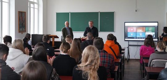 Надзвичайний і Повноважний Посол Польщі в Україні (2001-2005) Марек Зюлковський прочитав лекції студентам Острозької академії