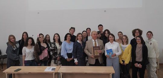В Острозькій академії відбулася зустріч із Почесним академіком Національної академії педагогічних наук України Олегом Панченком на тему травми війни