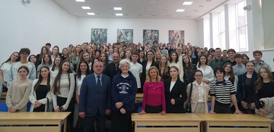 Дипломатія, партнерство і голос України: зустріч студентів Острозької академії з Посолкою Канади Тамарою Мавіні