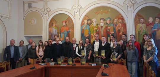 В Острозькій академії презентували монографію «Політика інформаційної безпеки в умовах російсько-української війни» Олександра Курсика