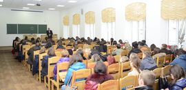 Студентам Острозької академії прочитали лекцію про подружнє життя
