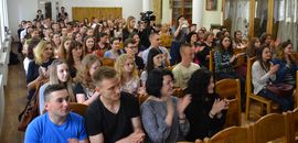 Раїса Недашківська перевтілювалася в різні образи перед студентами Острозької академії
