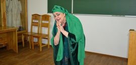 Раїса Недашківська перевтілювалася в різні образи перед студентами Острозької академії