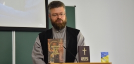 Митрополит Олександр Драбинко передав Острозькій академії факсимільне видання Пересопницького Євангелія