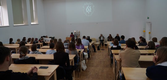 Французькі розробники й волонтери презентували проєкт «Гра та правила, або Правила гри» в Острозькій академії
