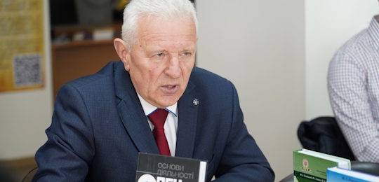 Микола Романов презентував нові навчальні підручники