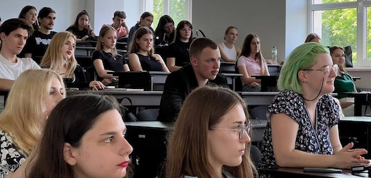 Студенти Острозької академії поспілкувалися з викладачем з Індонезії Algooth Putranto