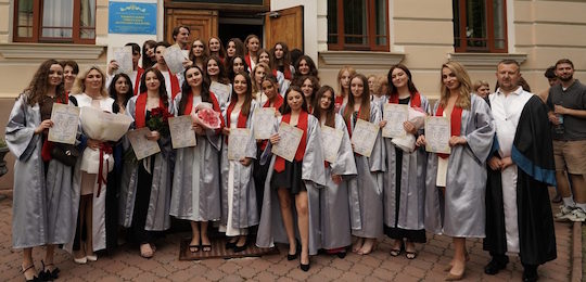 Віват бакалаврам навчально-наукового інституту лінгвістики!