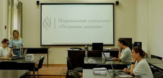 Маєш питання щодо Вступу 2025 - запрошуємо у Консультаційний центр для абітурієнтів Приймальної комісії НаУОА