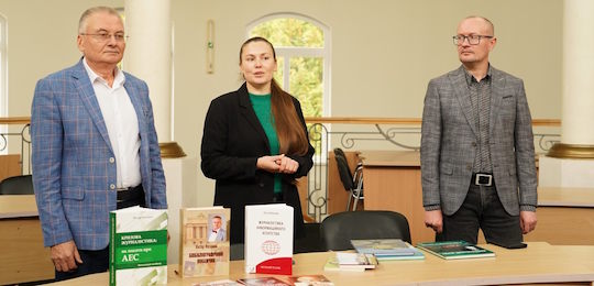 В Острозькій академії презентували книгу «Кризова журналістика: як писати про АЕС»