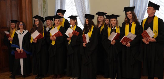 Нова еліта лідерів: в Острозькій академії відбулася інавгурація перших магістрів меценатської програми «Глобальний комунікаційний менеджмент»