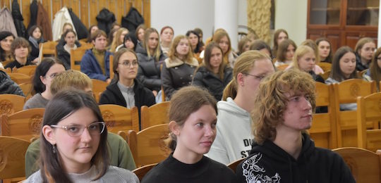В Острозькій академії відбувся вебінар «London calling – you replying: покрокова інструкція до британського звучання»