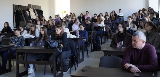 В Острозькій академії відбулася зустріч із літературною оглядачкою Галиною Новосад