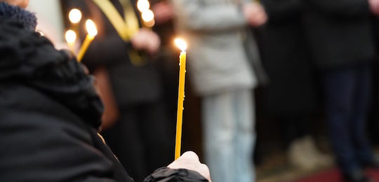 Острозькій академії передали Вифлеємський вогонь миру