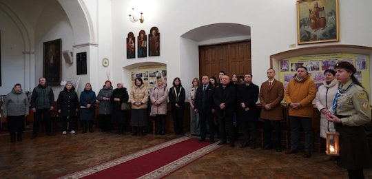 Острозькій академії передали Вифлеємський вогонь миру