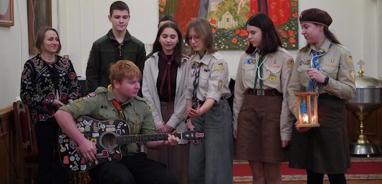 Острозькій академії передали Вифлеємський вогонь миру