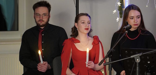 «На Різдво – додому»: благодійний концерт студентського хору Острозької академії