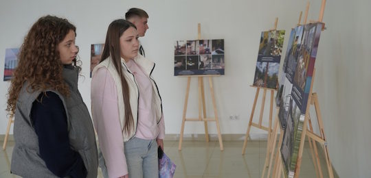 В Острозькій академії відбулася презентація фотовиставки «В фокусі – життя»