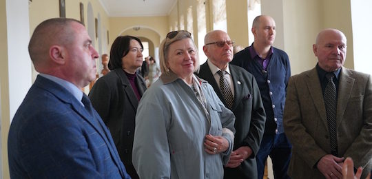 В Острозькій академії відбулося відкриття виставки «Щоб із темряви засяяло світло»