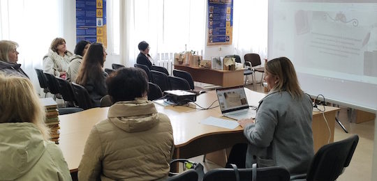 В Острозькій академії відбувся семінар «Шкільна бібліотека як місце, що сприяє формуванню здоров'язбережувальної компетентності учнів за допомогою арттерапії»