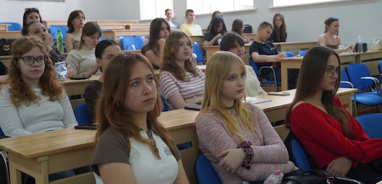 Доктор філософії з медіадосліджень Девід Грейкон провів семінари з медіаграмотності для студентів Острозької академії