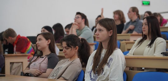 Доктор філософії з медіадосліджень Девід Грейкон провів семінари з медіаграмотності для студентів Острозької академії