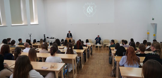 Посол Швейцарії в Україні та Республіці Молдова Фелікс Бауманн прочитав лекцію для студентів Острозької академії