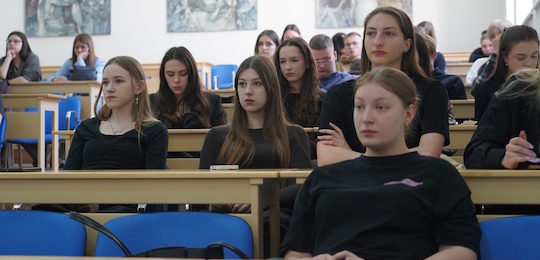 В Острозькій академії відбулася зустріч із Почесним академіком Національної академії педагогічних наук України Олегом Панченком на тему травми війни