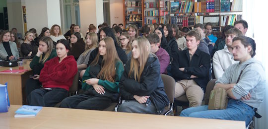 Докторка психологічних наук Марія Августюк презентувала монографію та посібники про зниження румінації