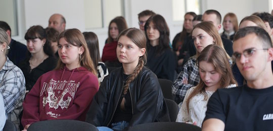 В Острозькій академії відбулася зустріч із представниками ДСНС щодо основ мінної безпеки