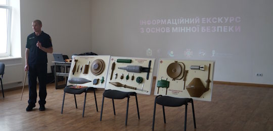 В Острозькій академії відбулася зустріч із представниками ДСНС щодо основ мінної безпеки