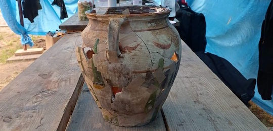 Не лише вивчати історію, а й досліджувати її: студенти Острозької академії проходять археологічну практику в Дубенському замку