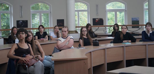 Першокурсникам Острозької академії розповіли про бібліотечно-інформаційні ресурси й сервіси університетської бібліотеки