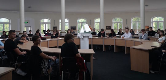 Першокурсникам Острозької академії розповіли про бібліотечно-інформаційні ресурси й сервіси університетської бібліотеки