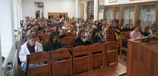 В Острозькій академії відбувся практикум «Покрокова інструкція до британського звучання»