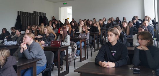 В Острозькій академії говорили про воєнну журналістику в межах проєкту «Професійні діалоги» Премії імені Георгія Ґонґадзе