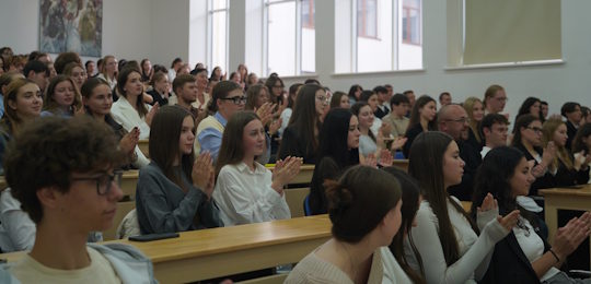 Дипломатія, партнерство і голос України: зустріч студентів Острозької академії з Посолкою Канади Тамарою Мавіні