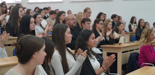 Дипломатія, партнерство і голос України: зустріч студентів Острозької академії з Посолкою Канади Тамарою Мавіні