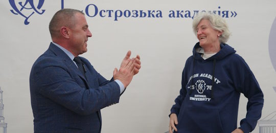 Дипломатія, партнерство і голос України: зустріч студентів Острозької академії з Посолкою Канади Тамарою Мавіні