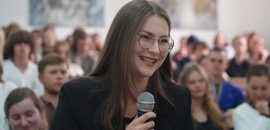 Дипломатія, партнерство і голос України: зустріч студентів Острозької академії з Посолкою Канади Тамарою Мавіні