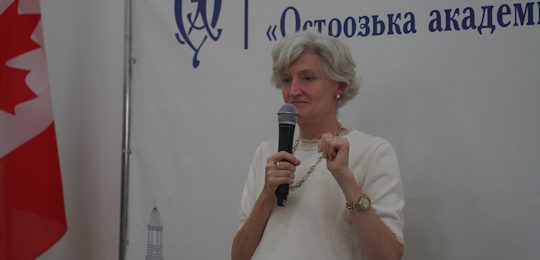 Дипломатія, партнерство і голос України: зустріч студентів Острозької академії з Посолкою Канади Тамарою Мавіні