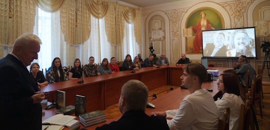 В Острозькій академії презентували монографію «Політика інформаційної безпеки в умовах російсько-української війни» Олександра Курсика